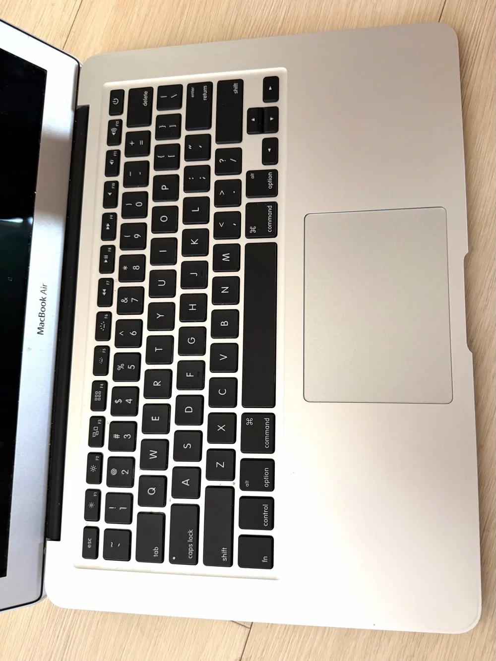 Apple MacBook Air 13 2015 Intel i5 1.6GH 4GB RAM El Capitan - NEEDS NEW BATTERY